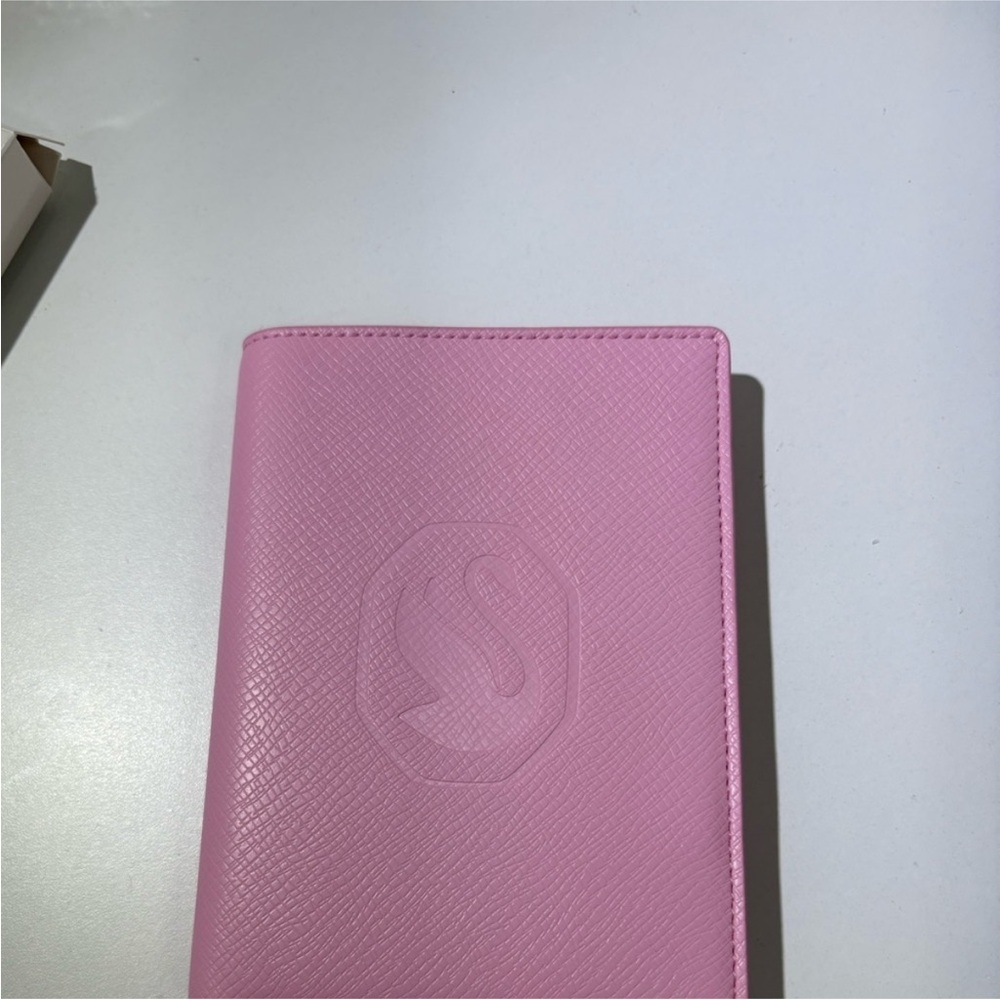 Swarovski gift passport holder - Picture 2 of 12